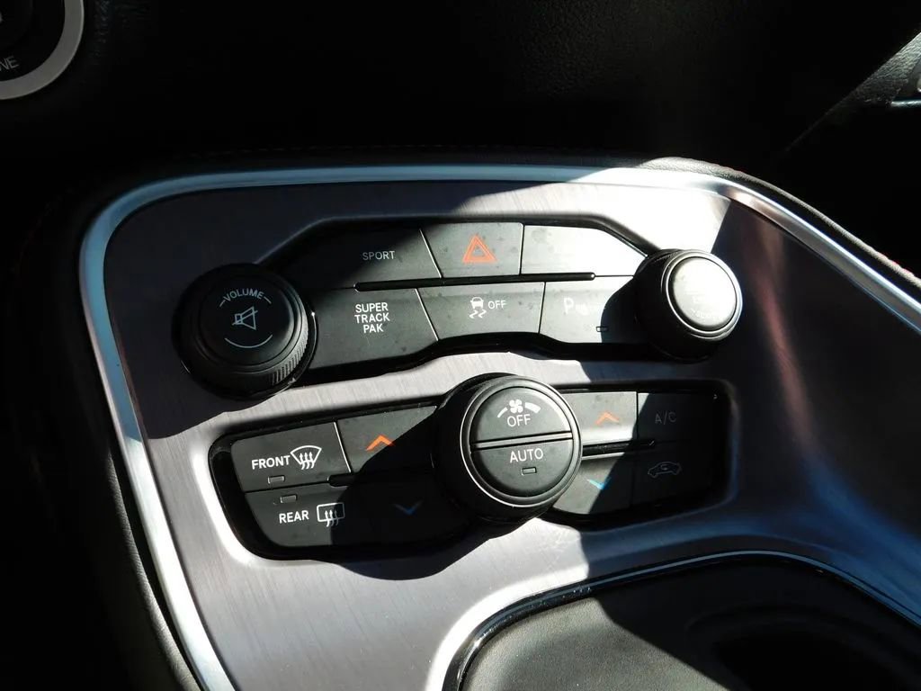 Used 2015 Dodge Challenger R/T Plus image 22