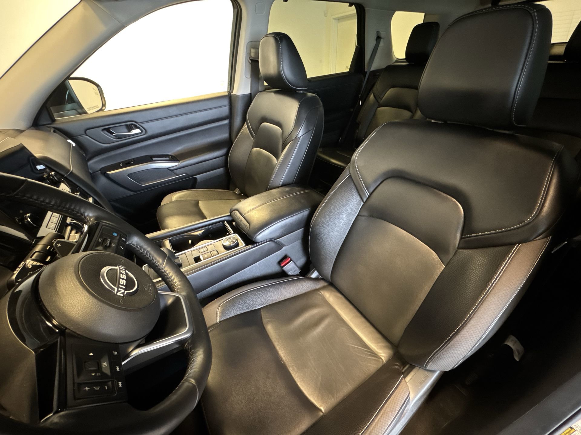 Used 2023 Nissan Pathfinder SL w/ Lighting Package (N92) AWD/4WD image 11