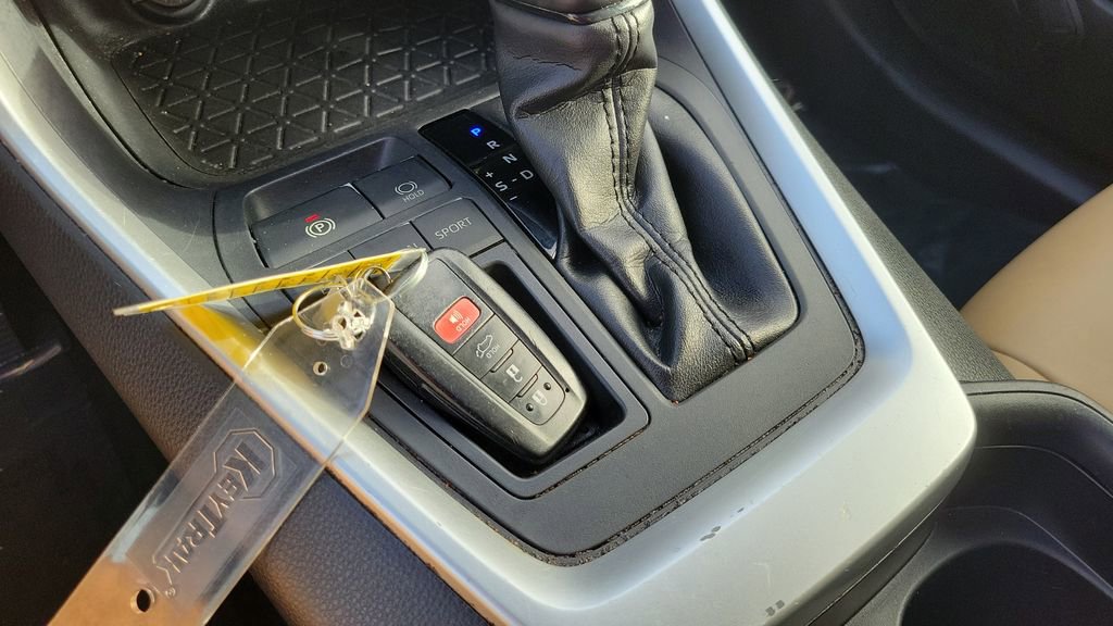 Used 2021 Toyota RAV4 XLE Premium image 28