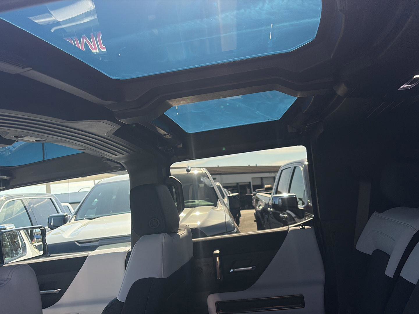 Used 2025 GMC Hummer EV 3X w/ LPO, Dark Essentials Package image 35