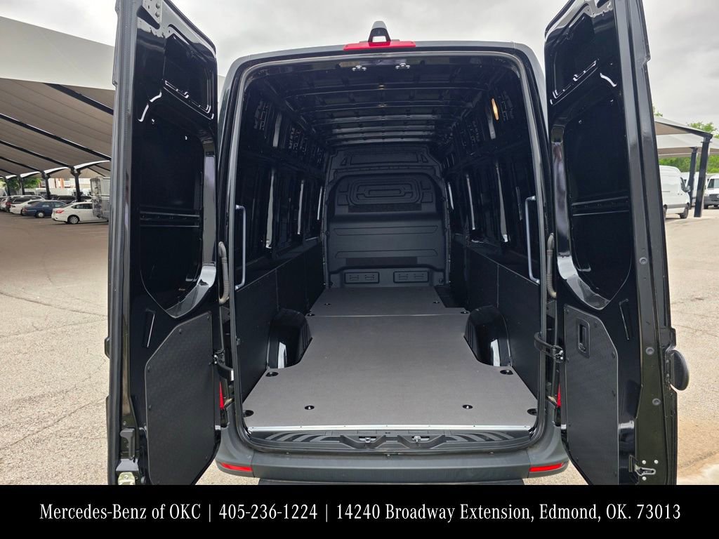 Used 2024 Mercedes-Benz eSprinter 170 Cargo image 5