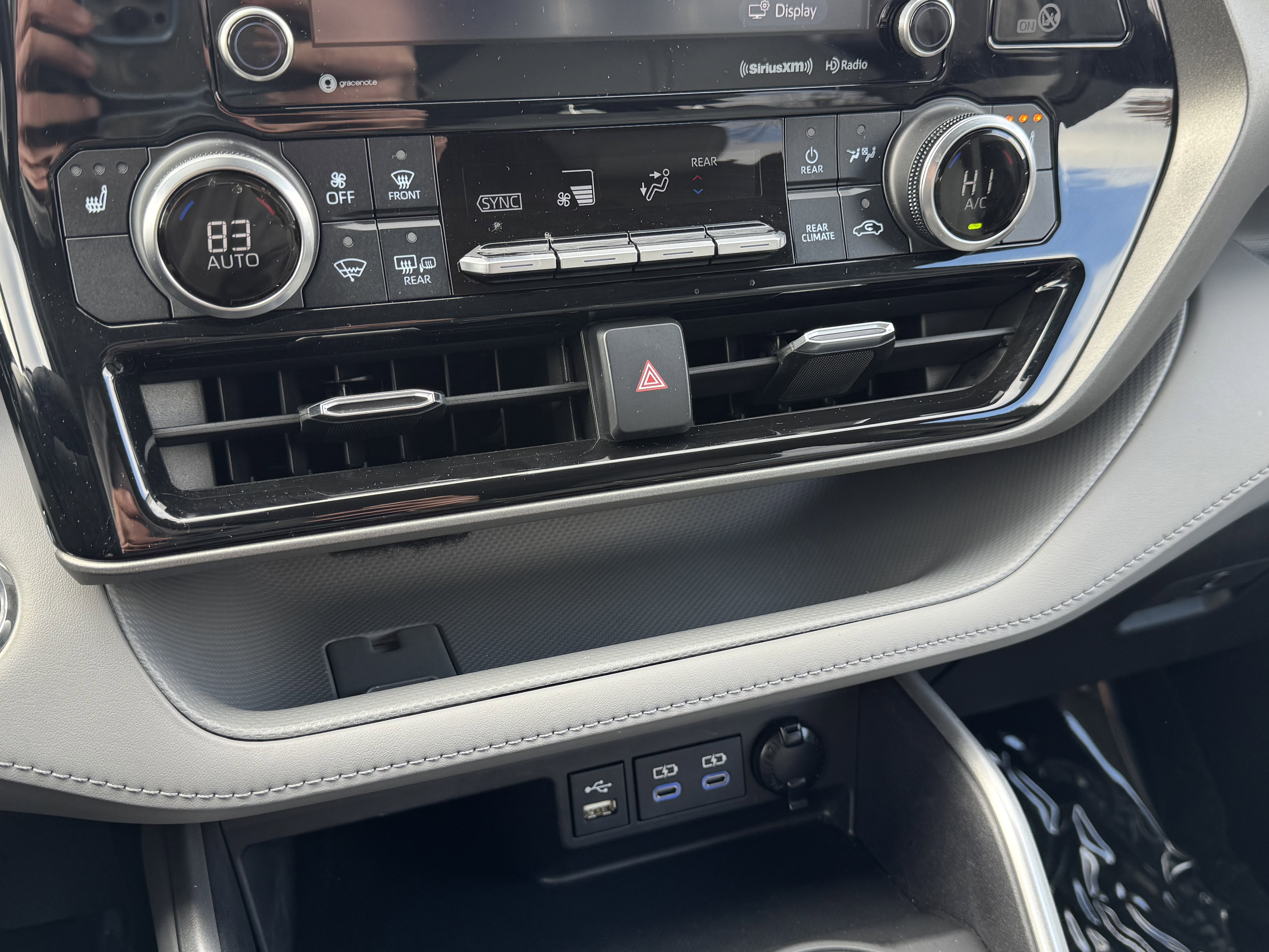 Used 2022 Toyota Highlander XLE image 7