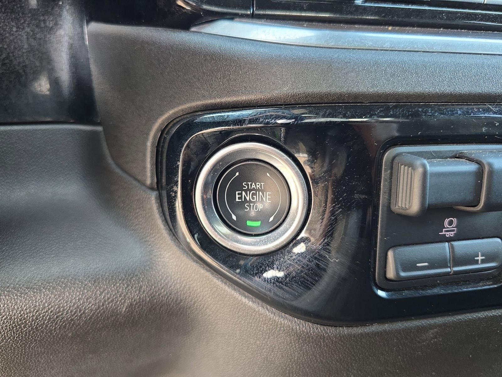 Used 2025 GMC Sierra 1500 SLT image 24