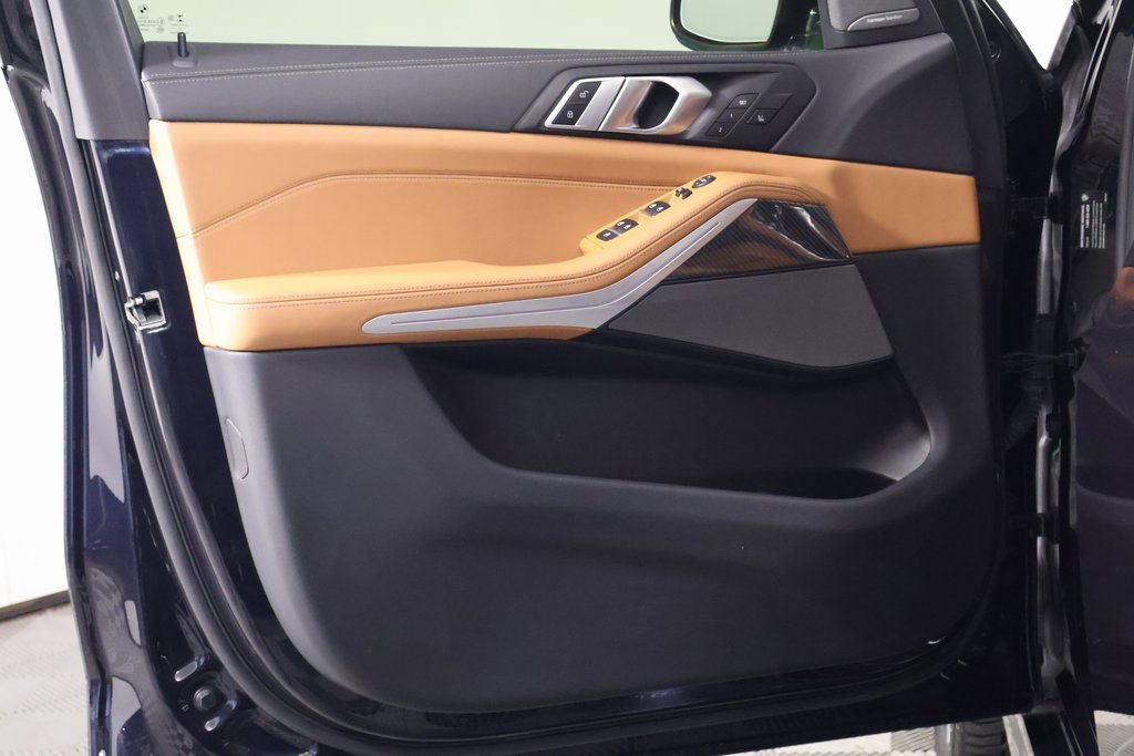 Used 2022 BMW X5 M50i image 12