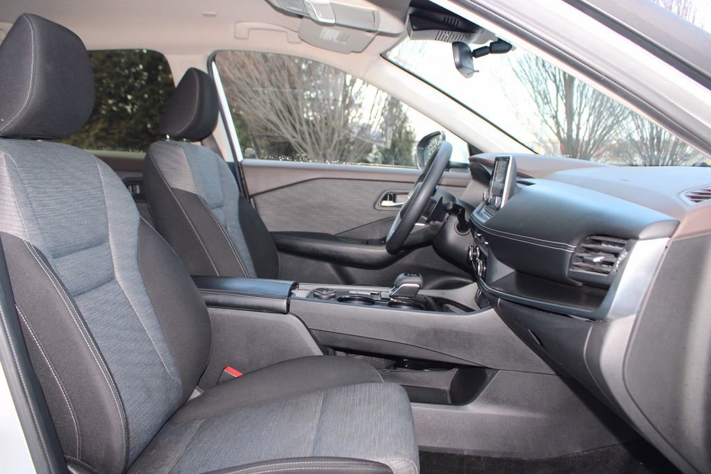 Used 2023 Nissan Rogue SV image 11