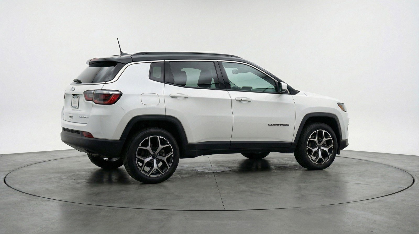 Used 2025 Jeep Compass Limited image 9