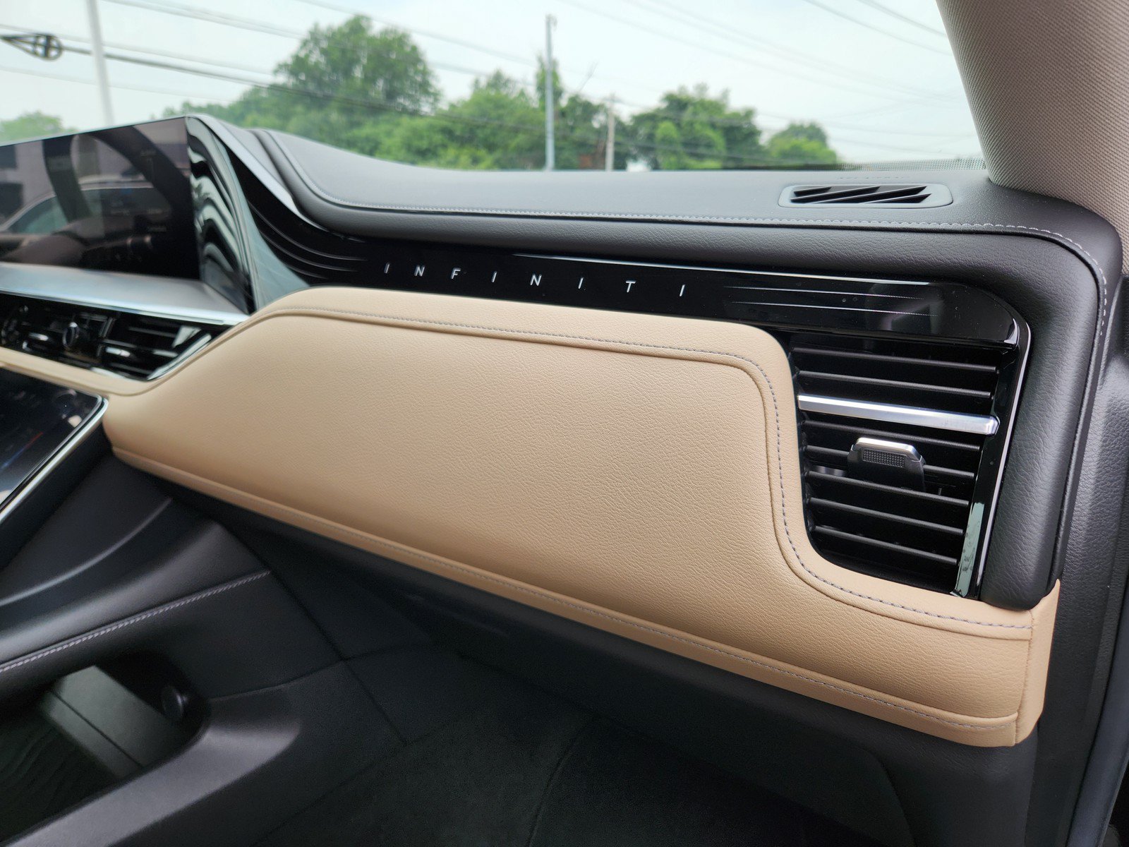 Certified 2025 INFINITI QX80 Pure AWD/4WD image 18