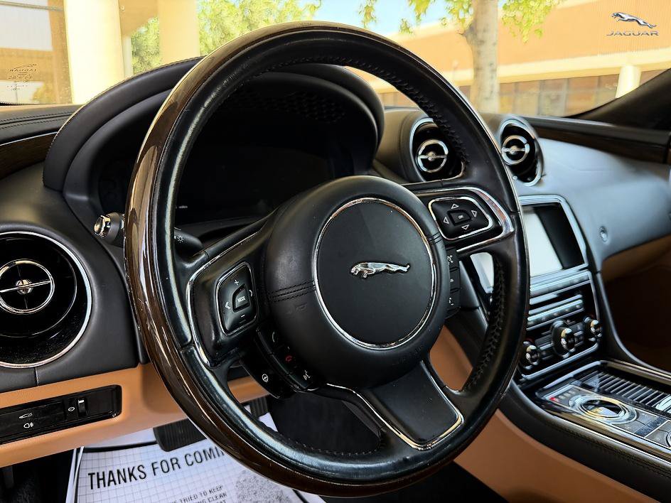 Used 2011 Jaguar XJ Supercharged RWD image 16