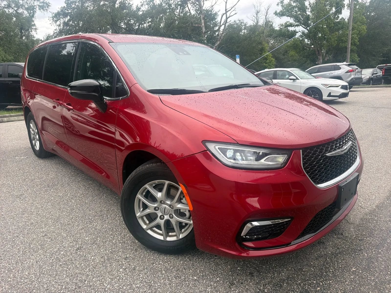 Used 2025 Chrysler Pacifica Select FWD image 6