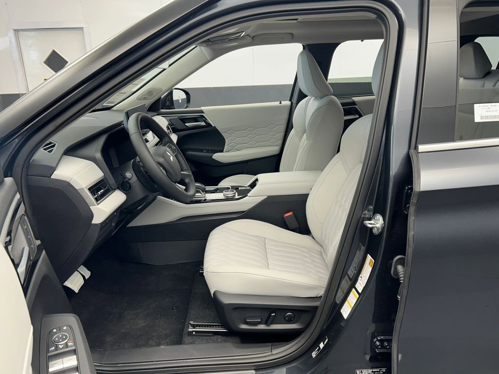 New 2026 Mitsubishi Outlander SEL FWD image 15