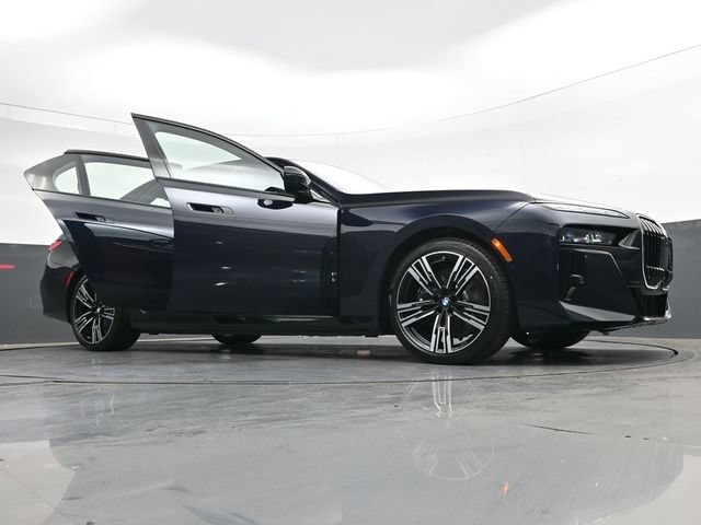 New 2026 BMW i7 xDrive60 w/ Executive Package AWD/4WD image 39