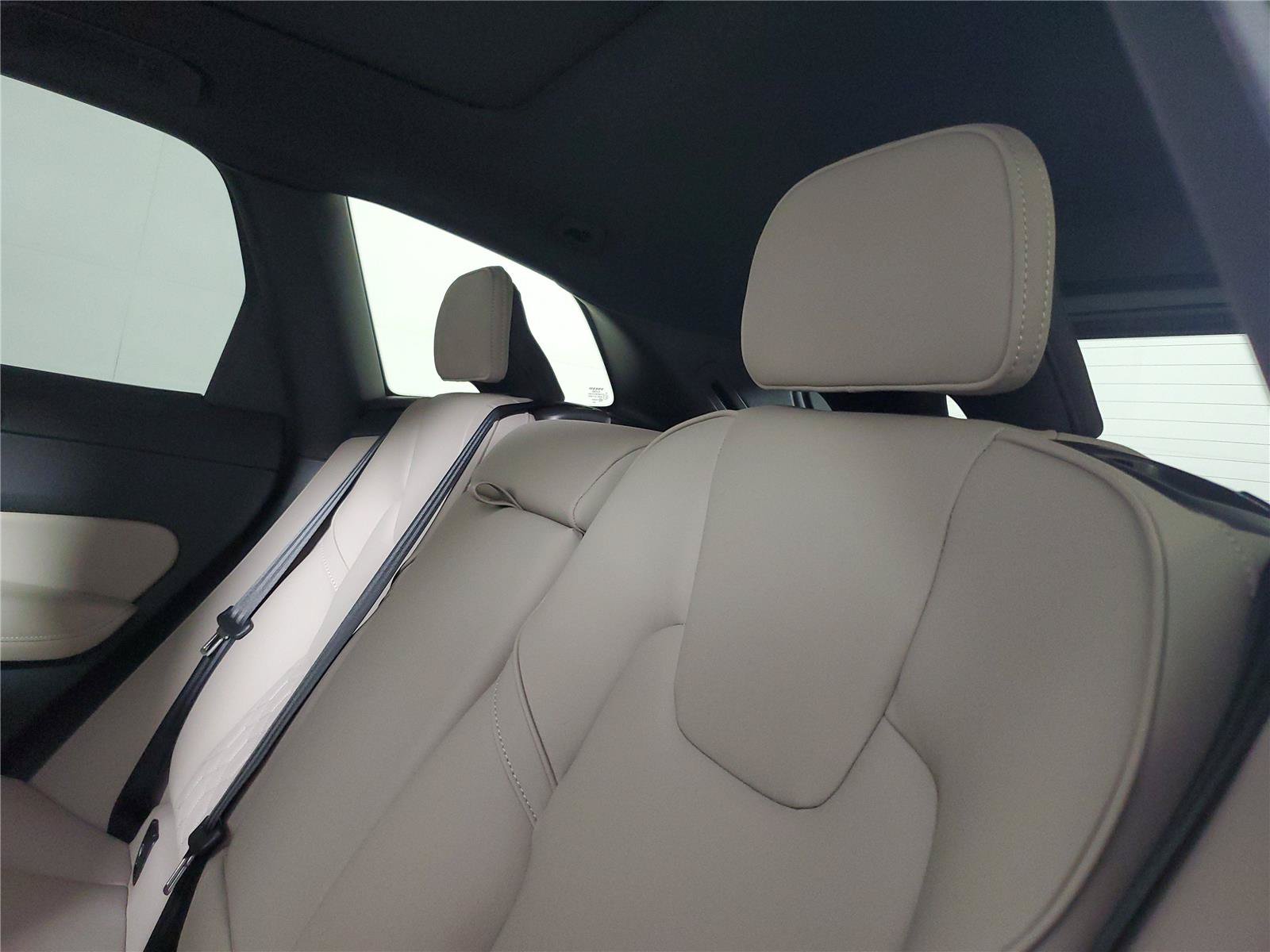 New 2026 Volvo XC60 B5 Plus w/ Protection Package Premier AWD/4WD image 13