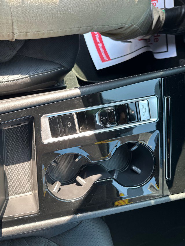 Used 2024 Volkswagen Atlas SE image 22