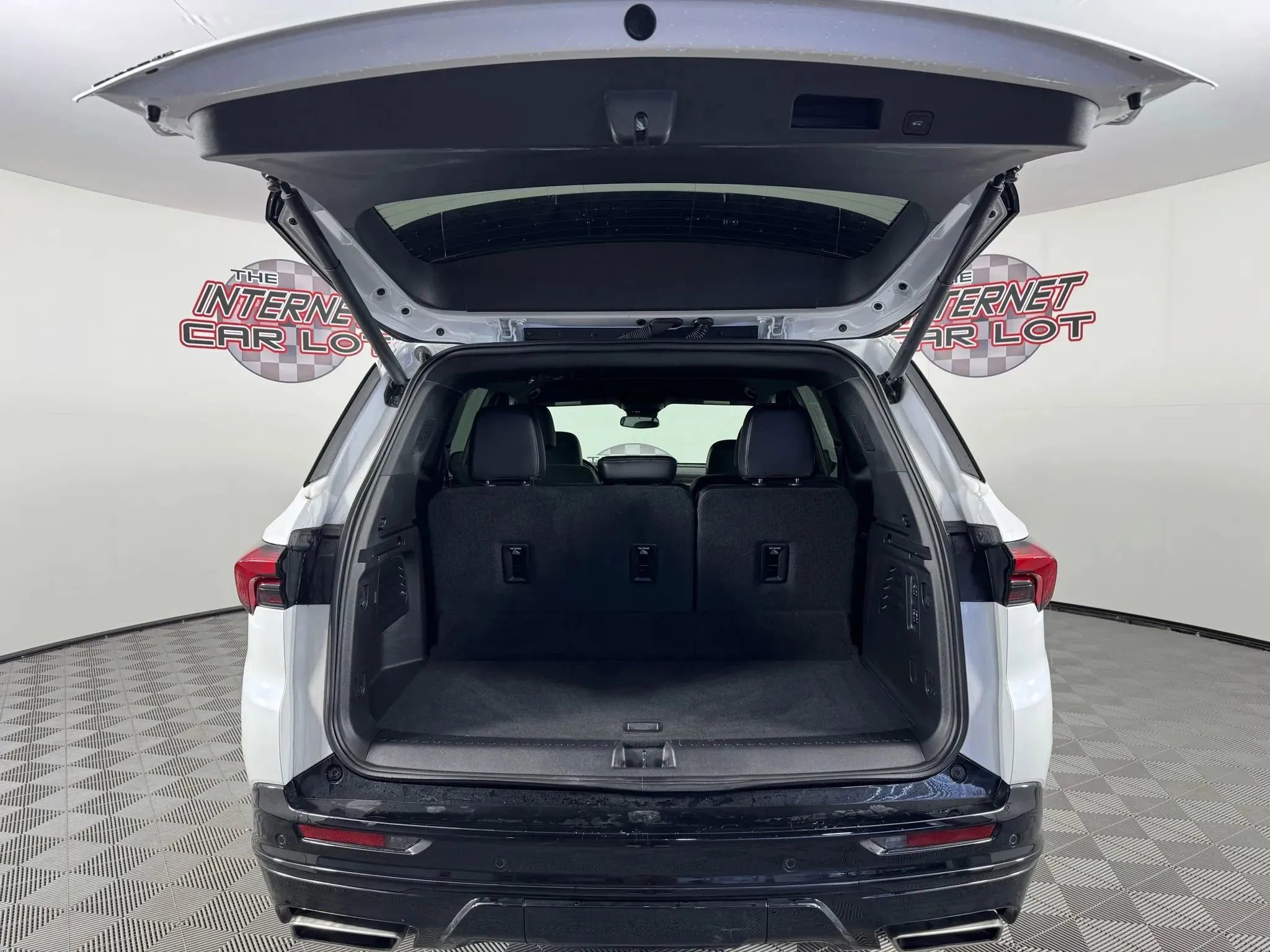 Used 2025 Buick Enclave Sport Touring w/ Super Cruise Package FWD image 23