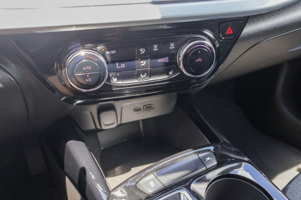 Used 2024 Chevrolet Trax LT w/ Driver Confidence Package FWD image 15