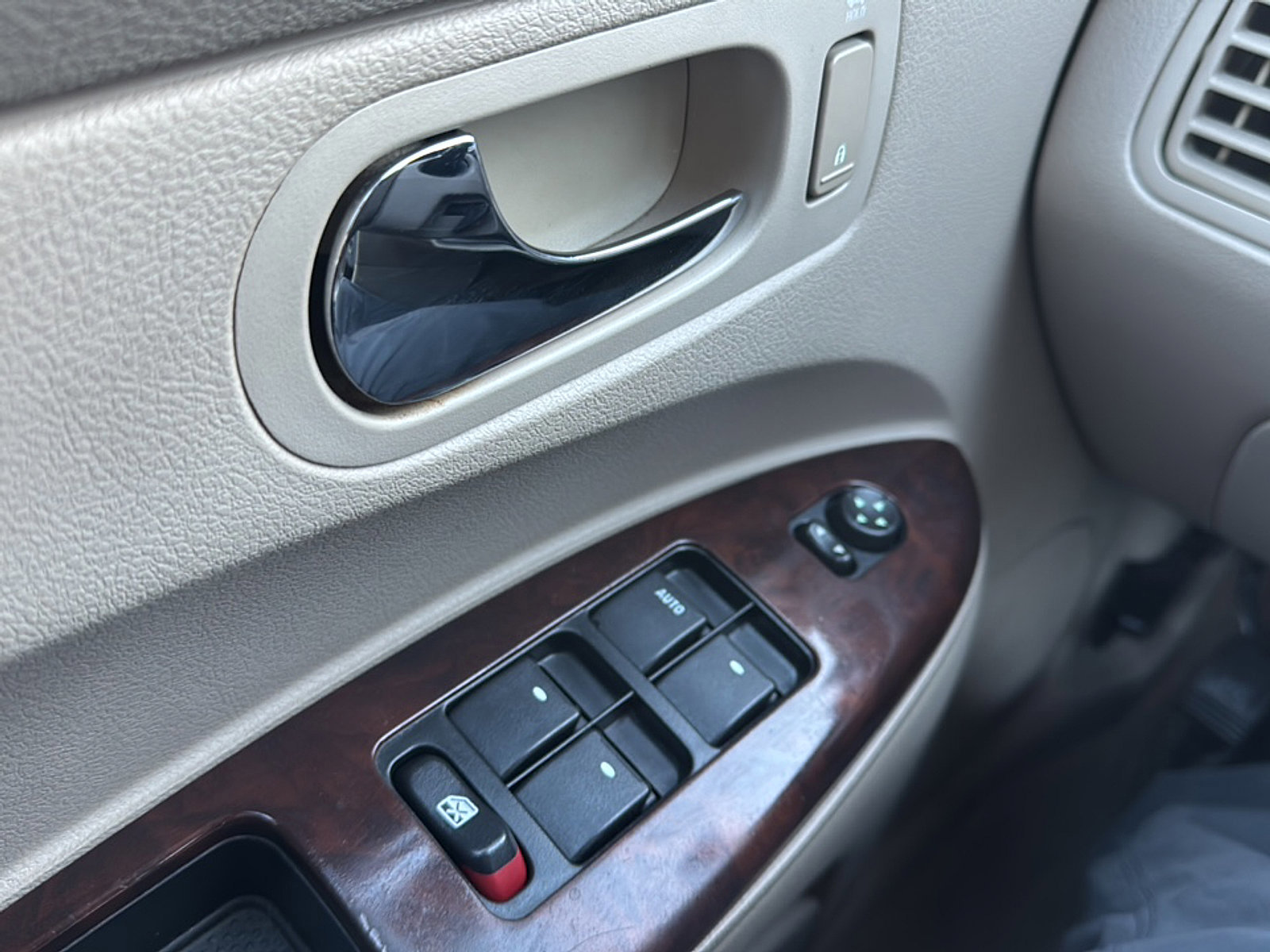 Used 2007 Buick LaCrosse CX w/ Chrome Enhancement Package image 16