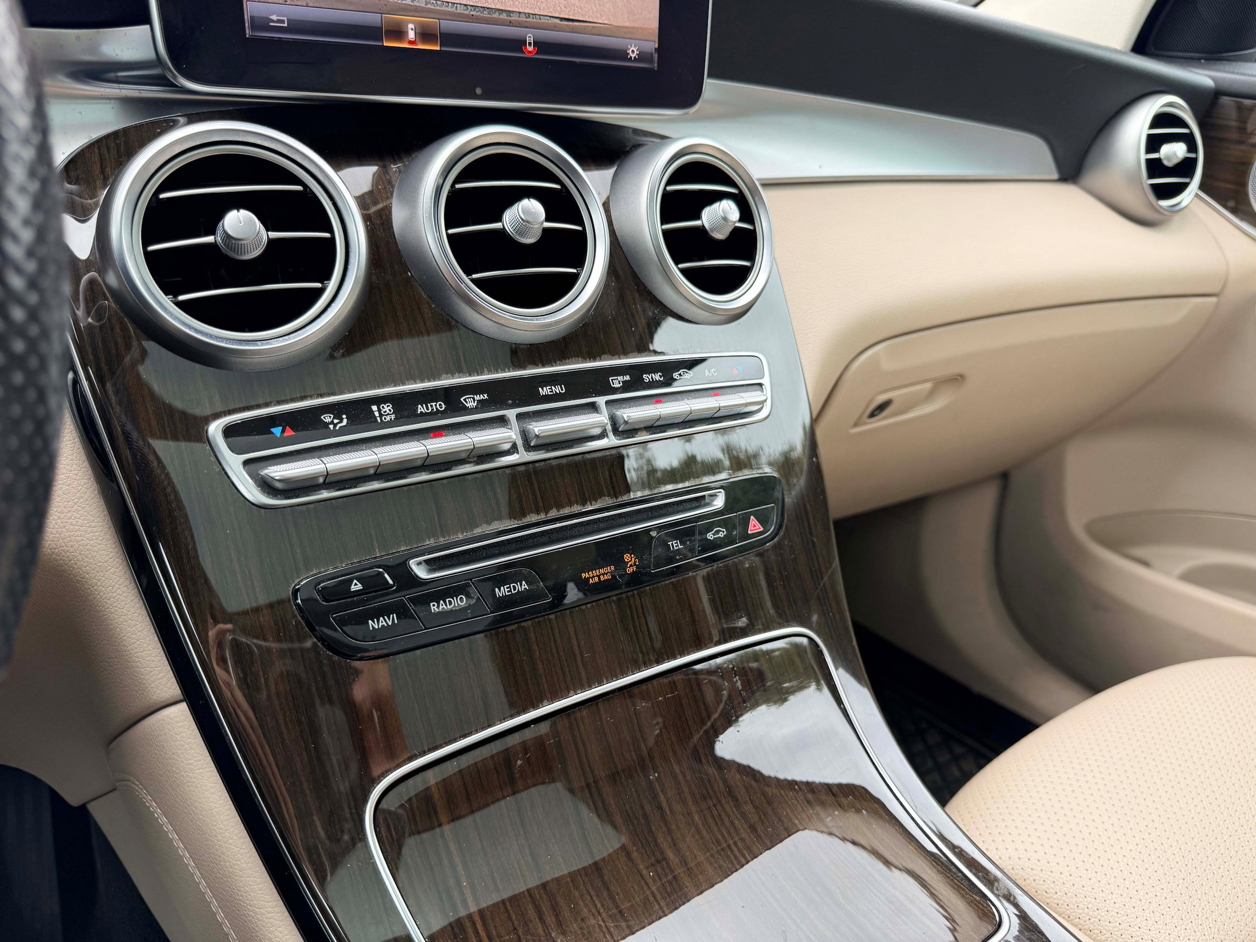 Used 2019 Mercedes-Benz GLC 300 4MATIC image 22