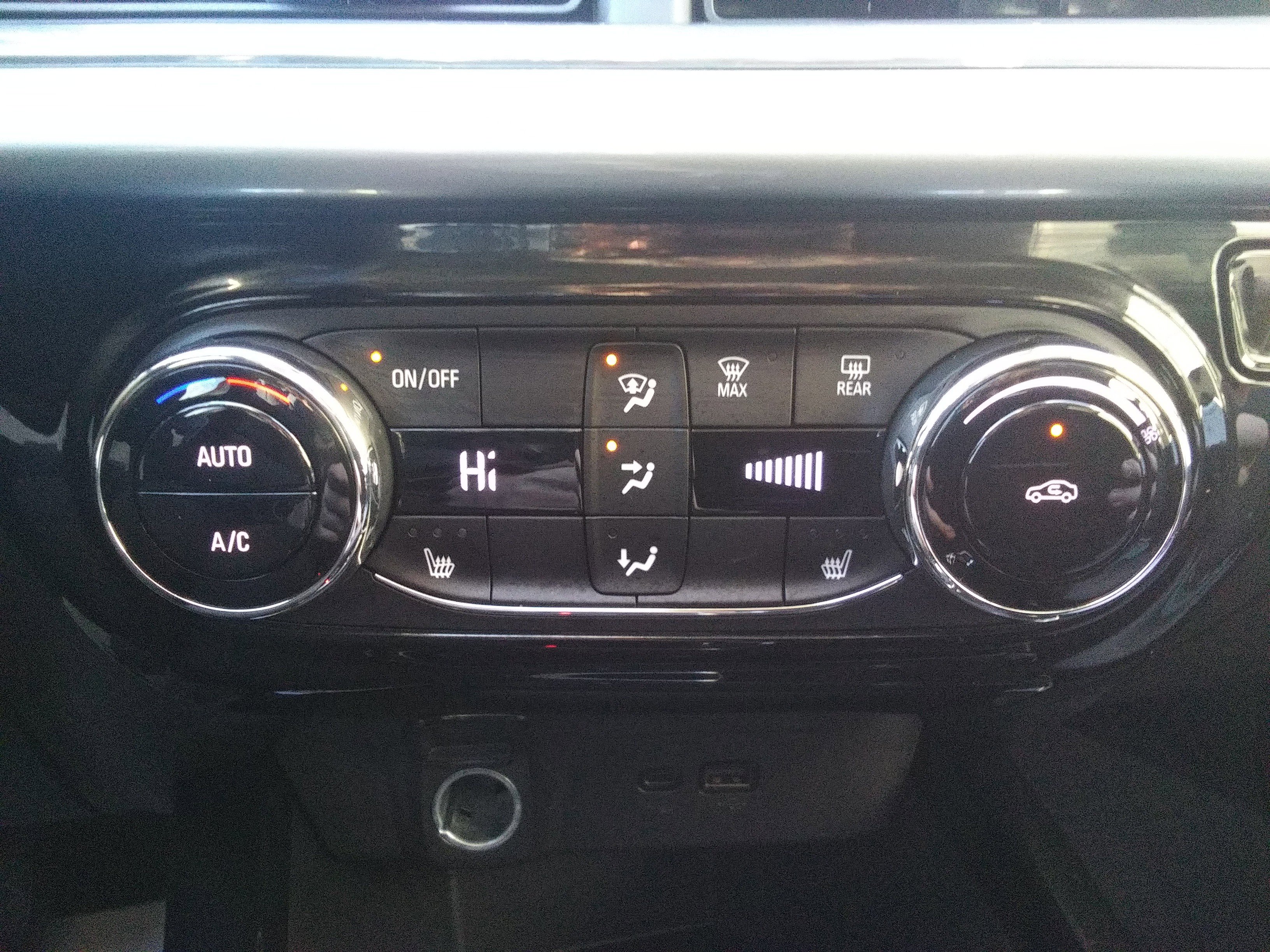 Used 2024 Chevrolet Trax LT w/ Driver Confidence Package image 17