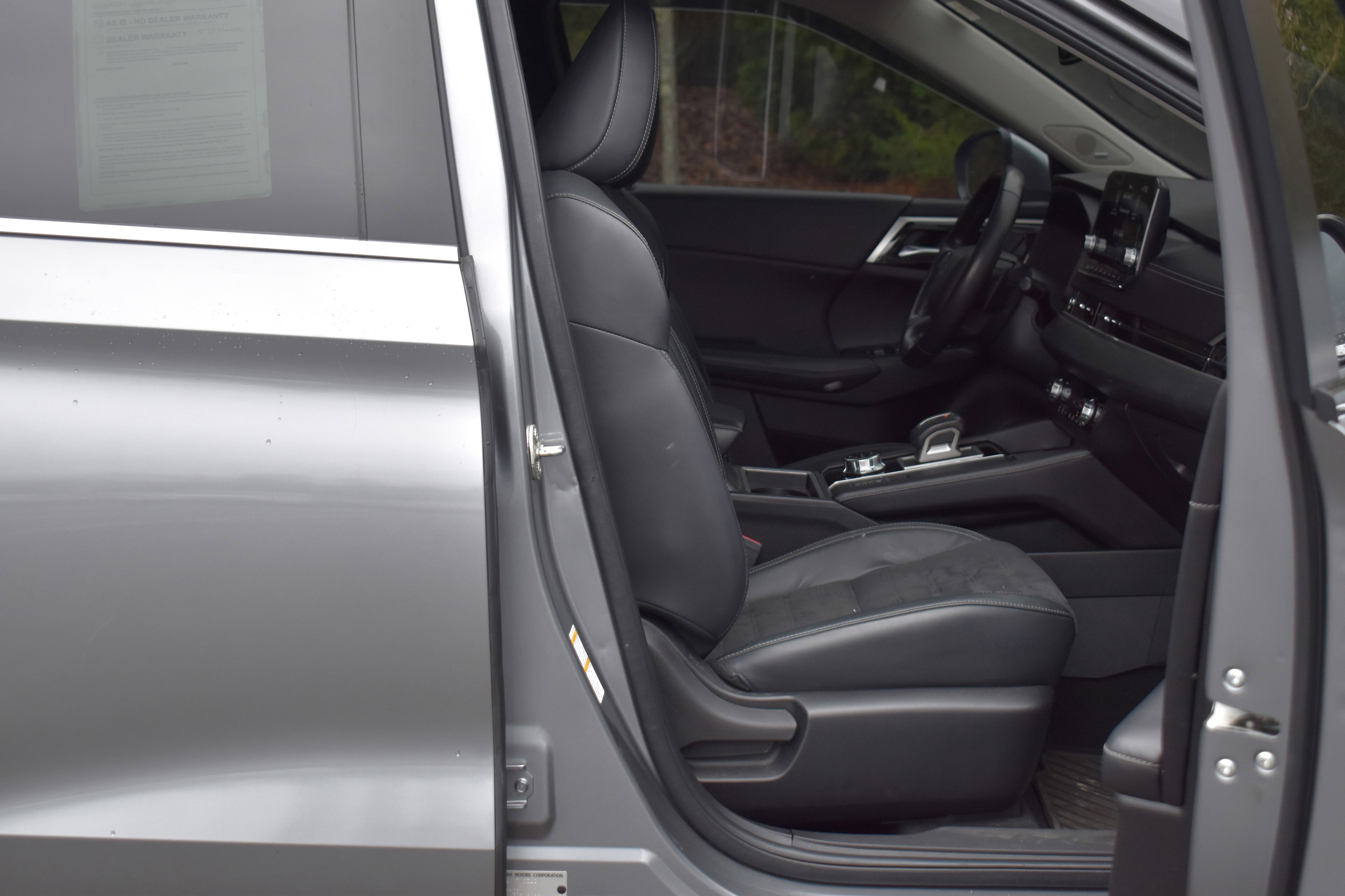 Used 2022 Mitsubishi Outlander SE image 27