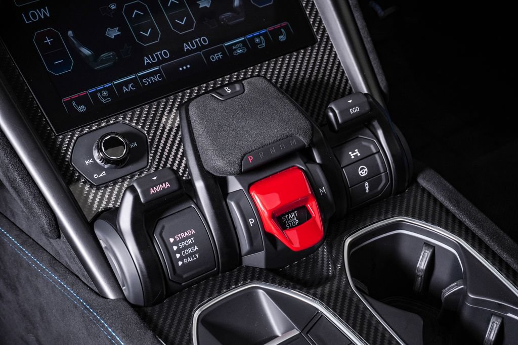 Used 2024 Lamborghini Urus Performante AWD/4WD image 31