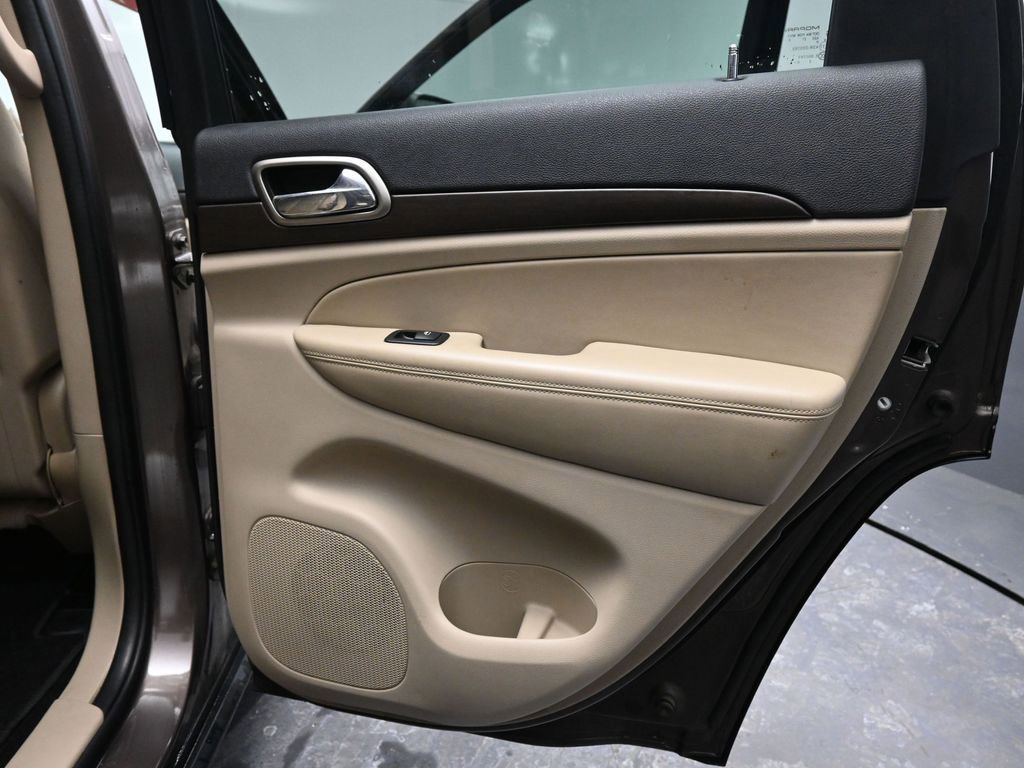 Used 2017 Jeep Grand Cherokee Laredo w/ Quick Order Package 23E image 19