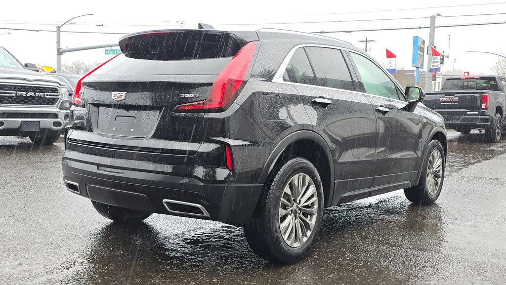 Used 2025 Cadillac XT4 Premium Luxury image 3