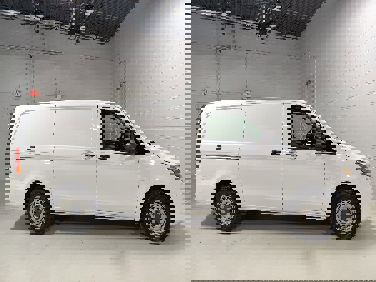 Used 2023 Mercedes-Benz Metris image 5