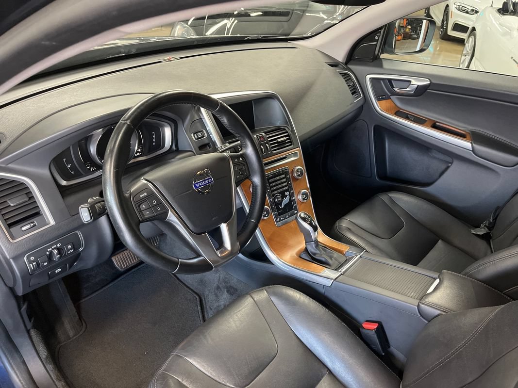 Used 2017 Volvo XC60 T5 Inscription w/ Preferred Option Package FWD image 28