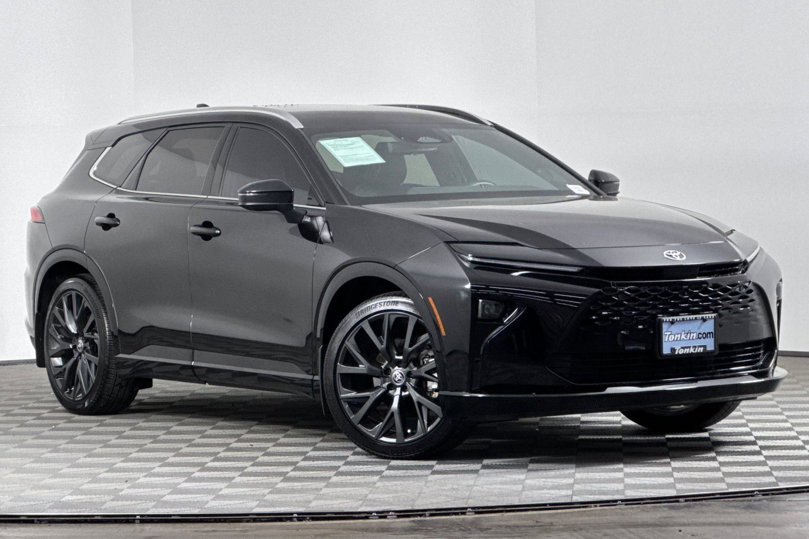 Used 2025 Toyota Crown Signia Limited image 2