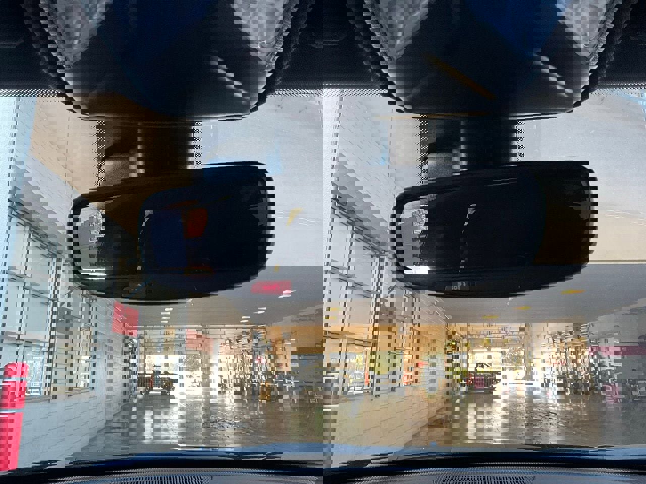 Used 2025 Jeep Compass Latitude AWD/4WD image 17