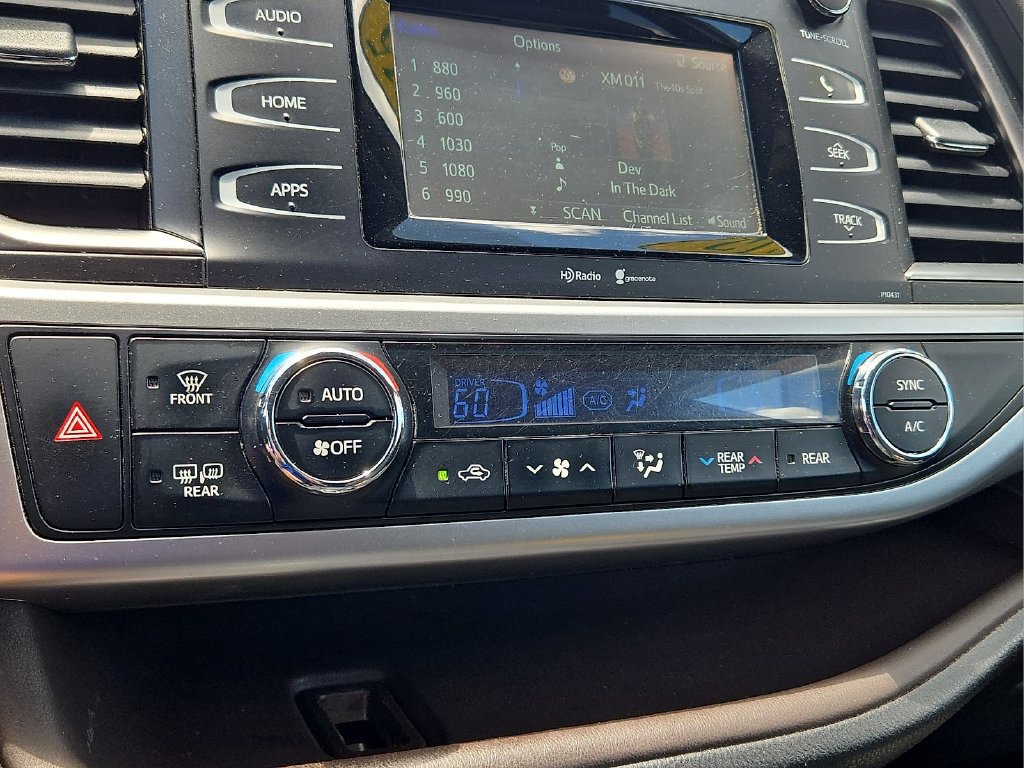 Used 2015 Toyota Highlander Plus AWD/4WD image 16
