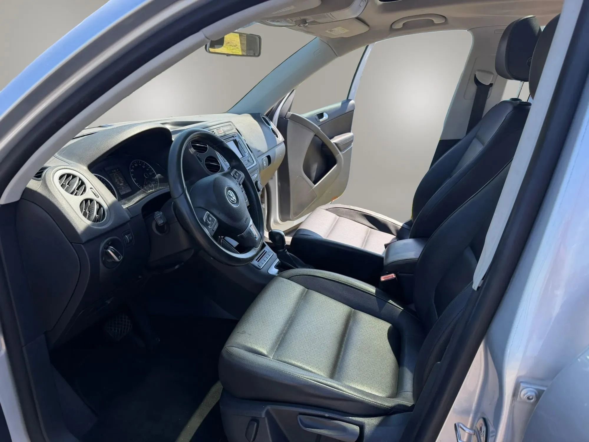 Used 2013 Volkswagen Tiguan SE FWD image 12