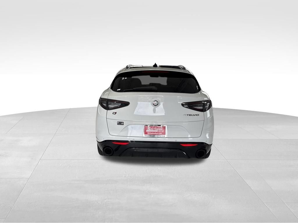 Used 2024 Alfa Romeo Stelvio Veloce AWD/4WD image 4