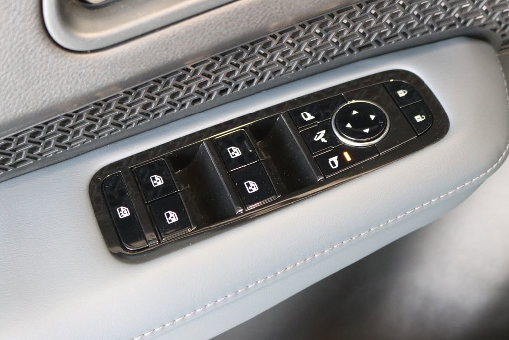 Used 2024 Nissan Ariya AWD image 14