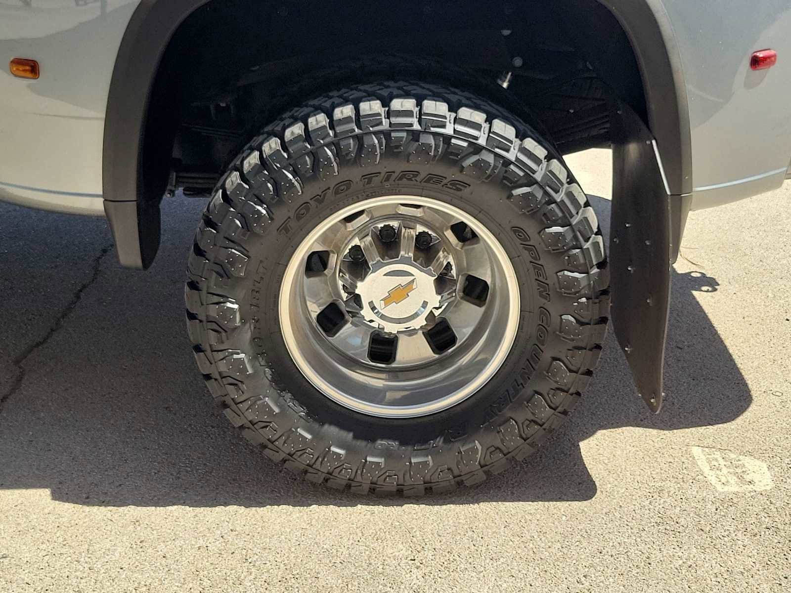 Used 2024 Chevrolet Silverado 3500 High Country w/ High Country Premium Package image 4