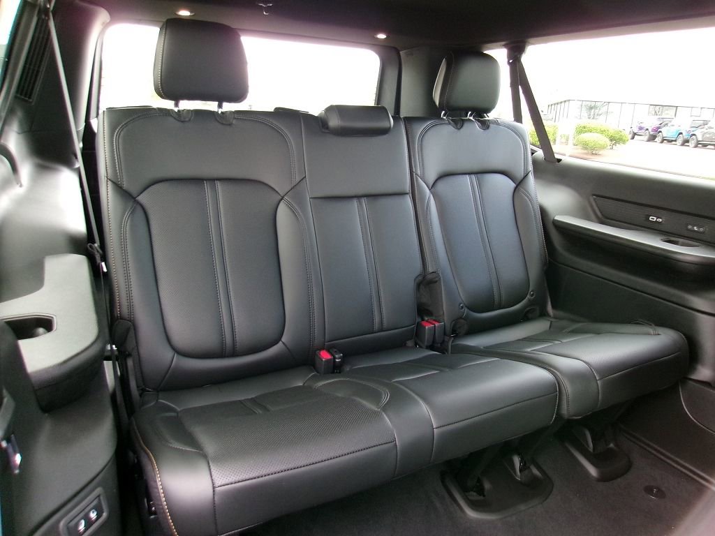 New 2026 Jeep Grand Wagoneer L 4WD image 10