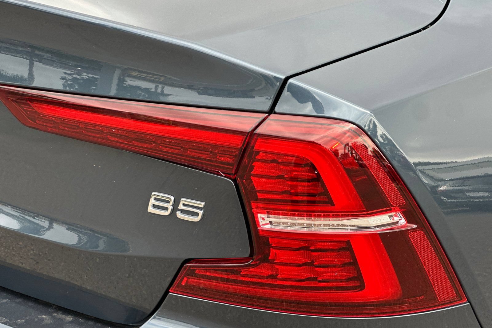 Used 2024 Volvo S60 B5 Plus FWD image 25