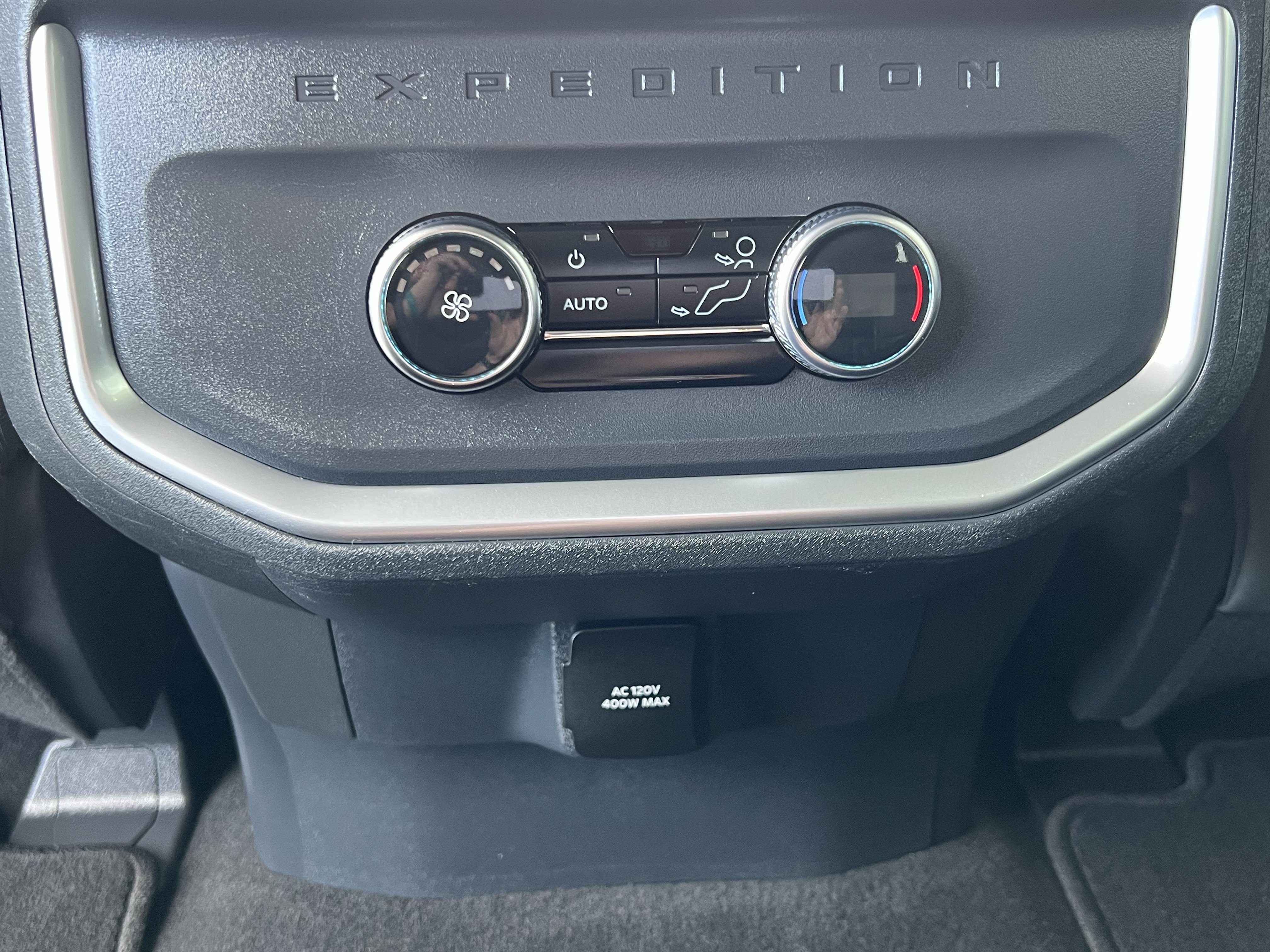Used 2025 Ford Expedition Max Active AWD/4WD image 27