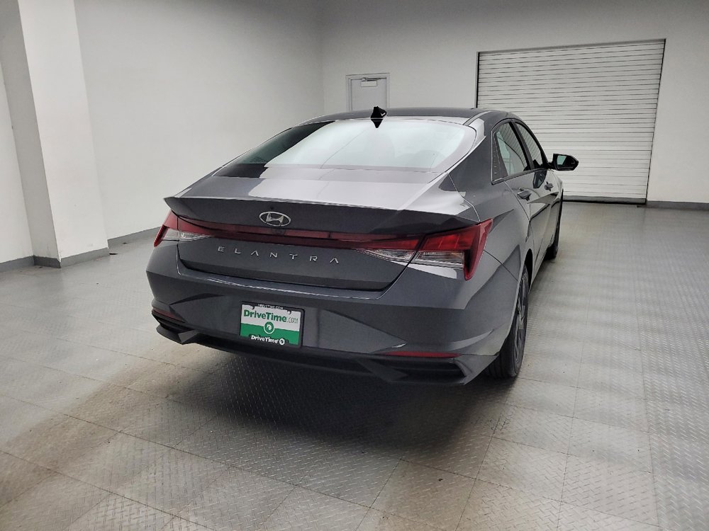 Used 2023 Hyundai Elantra SEL w/ Preferred Accessory Package FWD image 7