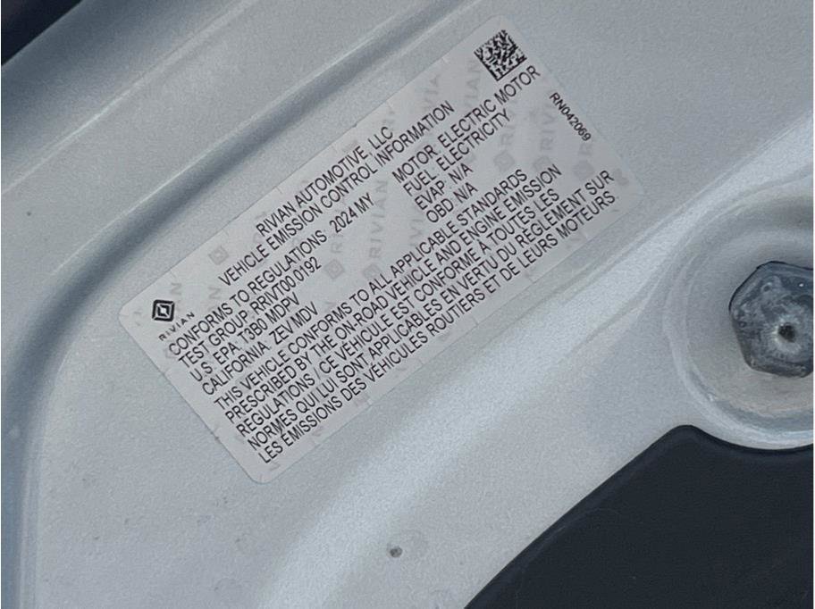 Used 2024 Rivian R1S Adventure image 21