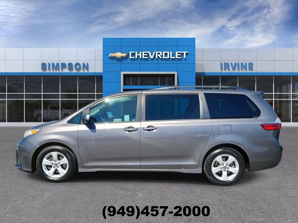 Used 2018 Toyota Sienna LE w/ Carpet Mat Package image 5