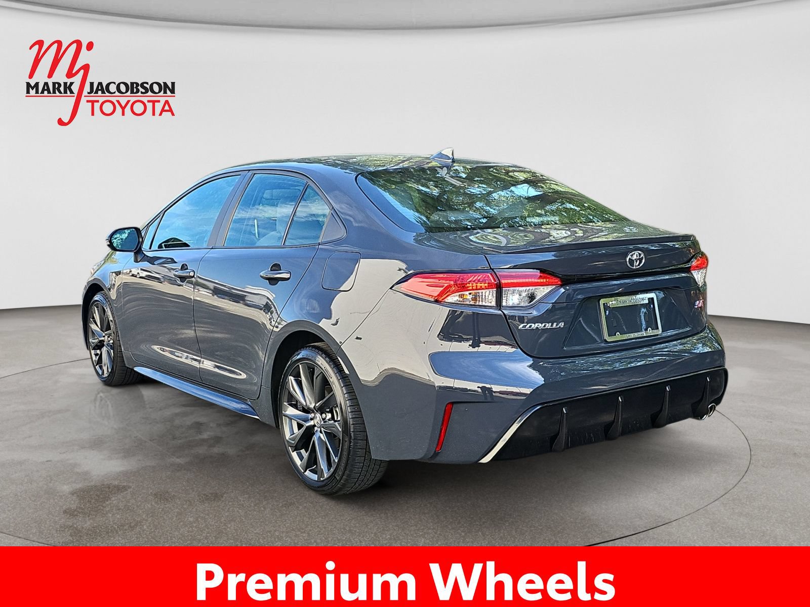 Used 2025 Toyota Corolla SE w/ SE Premium Package FWD image 14