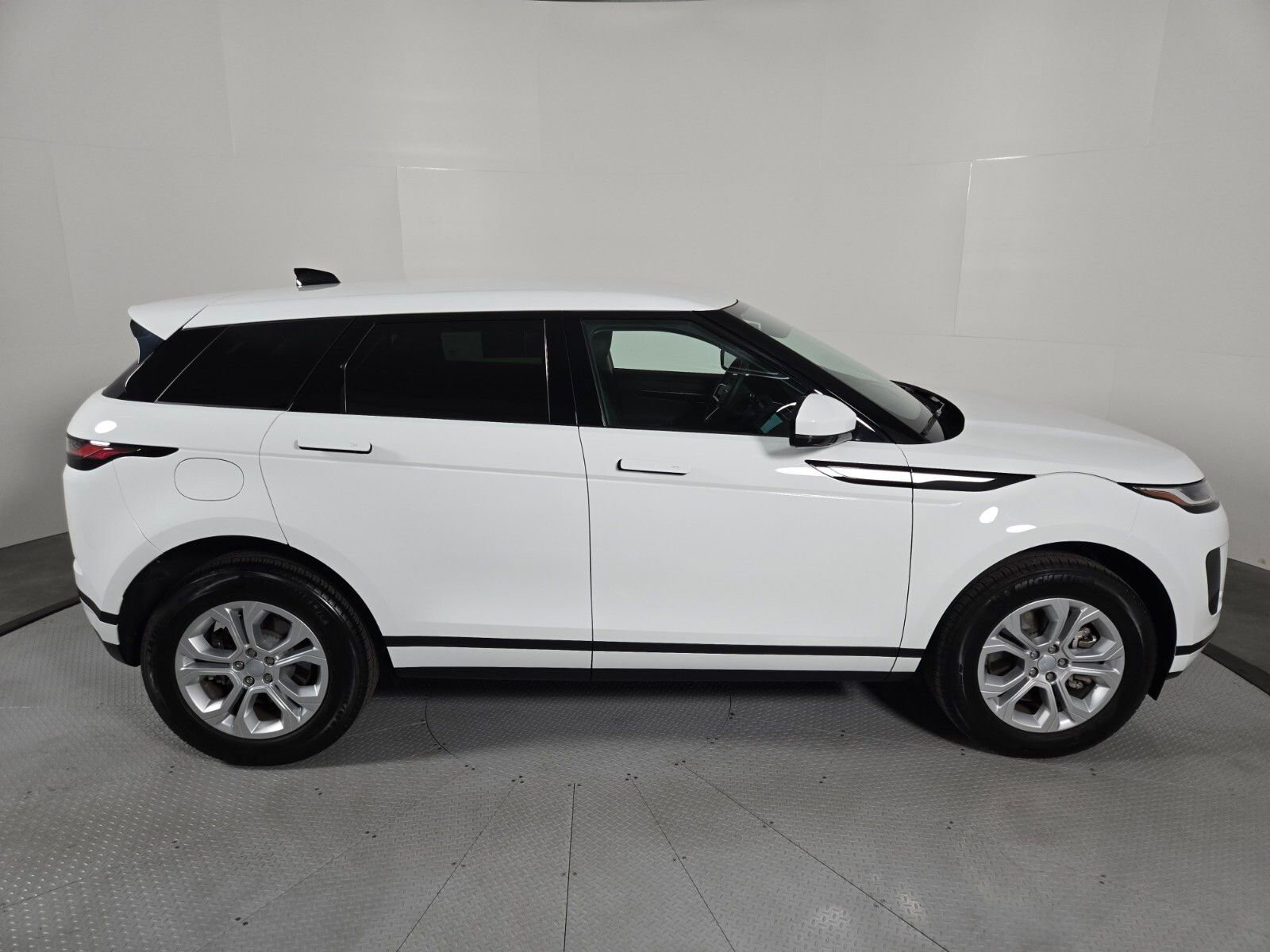 Used 2023 Land Rover Range Rover Evoque S image 6