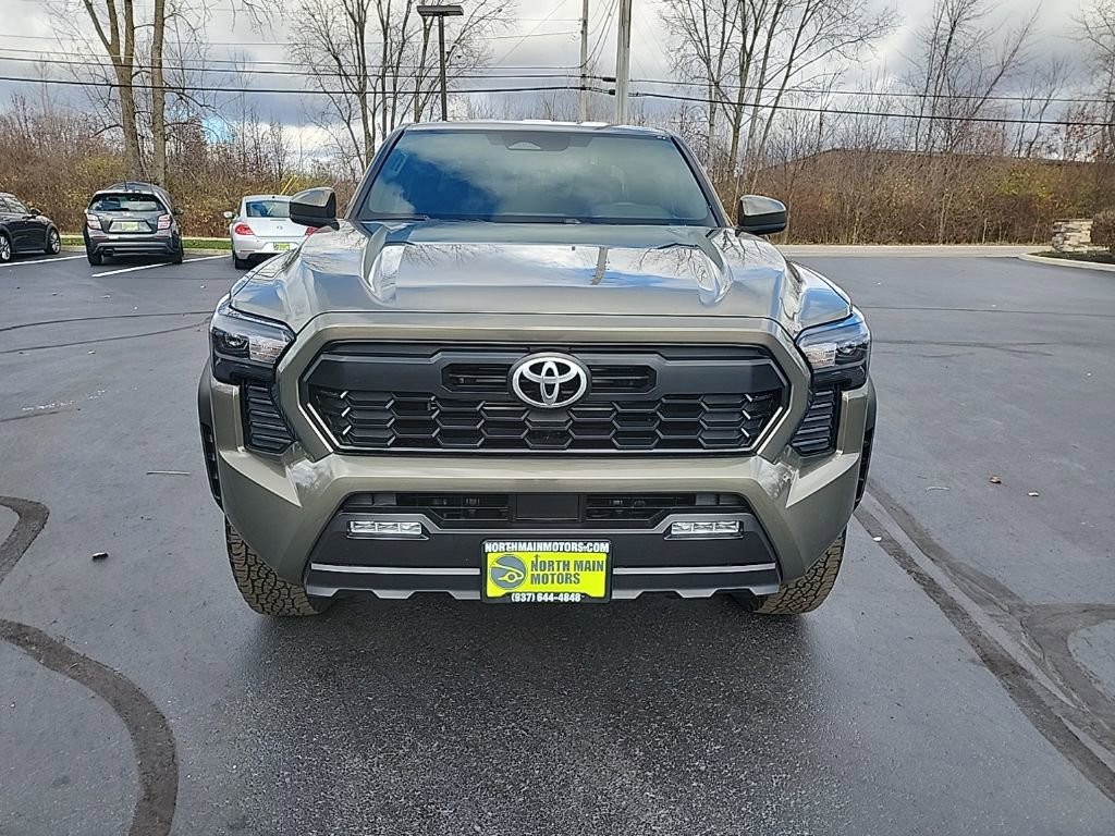 Used 2025 Toyota Tacoma TRD Off-Road image 2