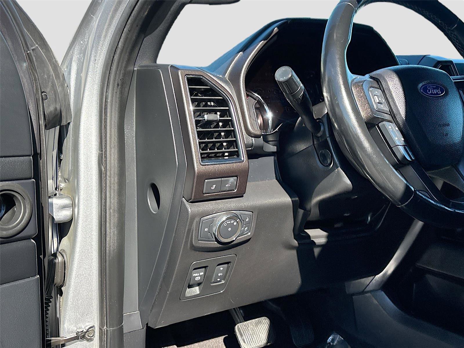 Used 2020 Ford Expedition Limited image 10