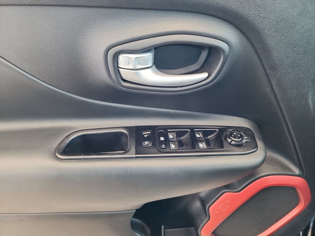 Used 2023 Jeep Renegade Trailhawk AWD/4WD image 14