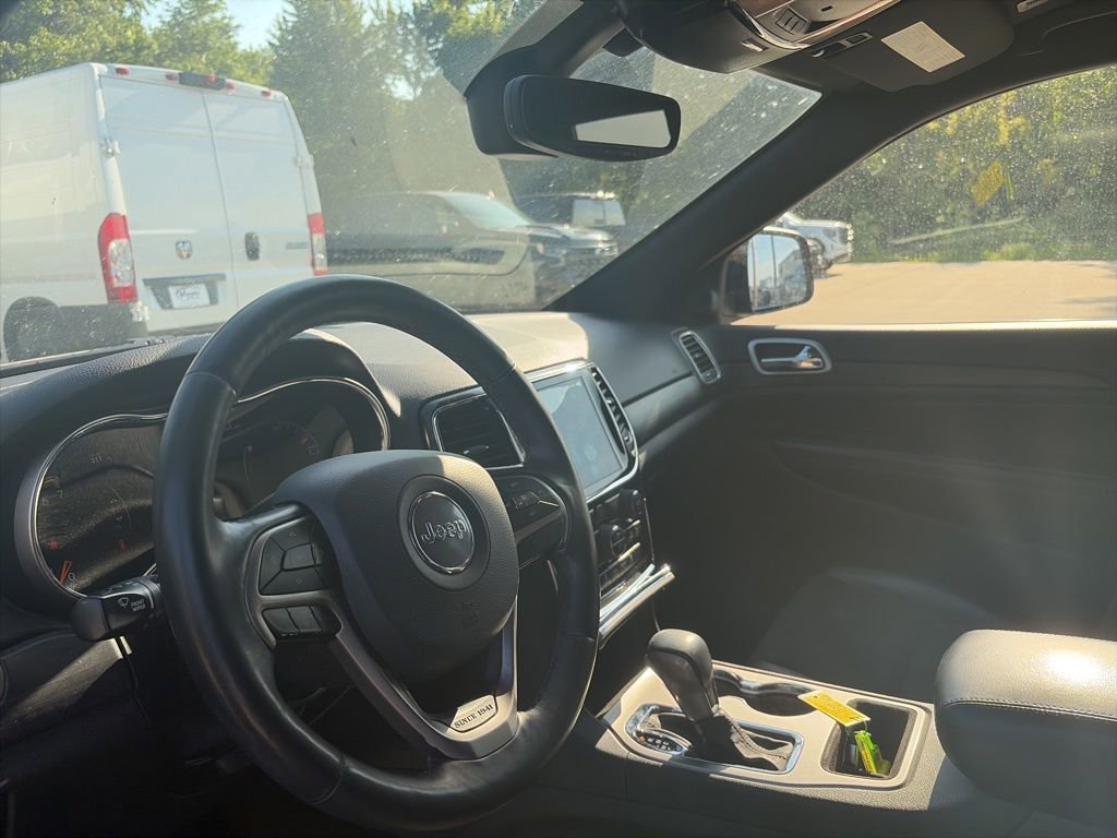 Used 2019 Jeep Grand Cherokee Altitude AWD/4WD image 17