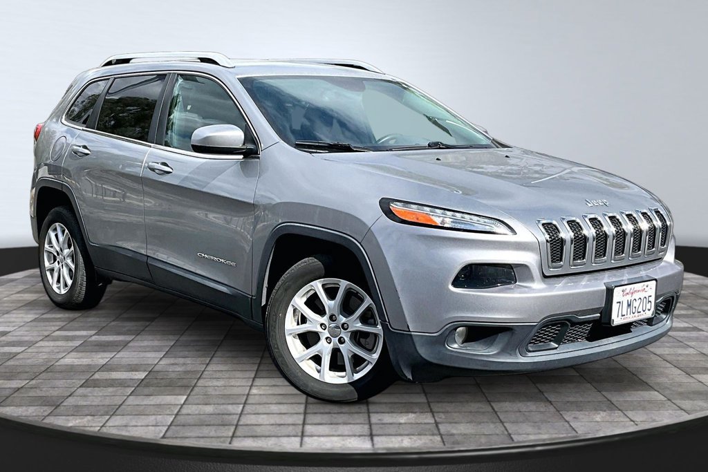 Used 2015 Jeep Cherokee Latitude FWD image 34