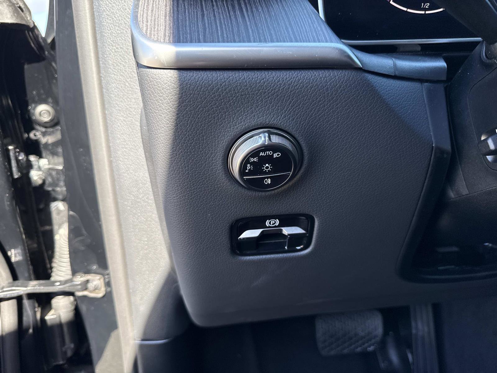 Used 2025 Mercedes-Benz GLC 300 image 33