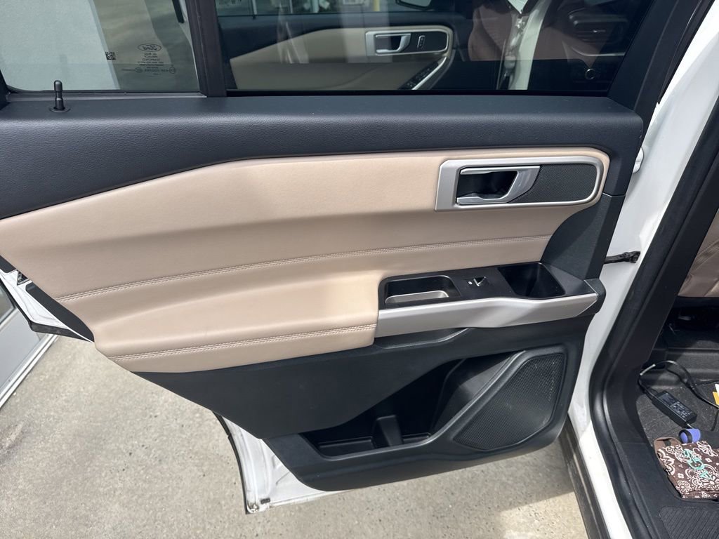 Used 2023 Ford Explorer XLT image 14